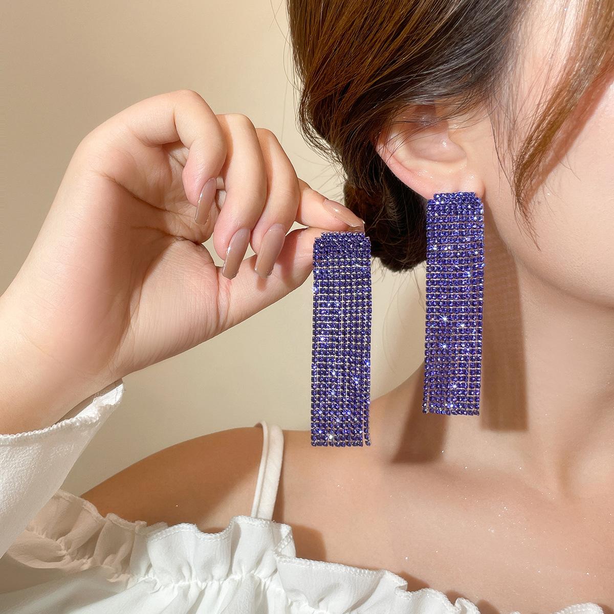 

Темпераментные Геометрические Длинные Серьги с Блестящими Бриллиантами