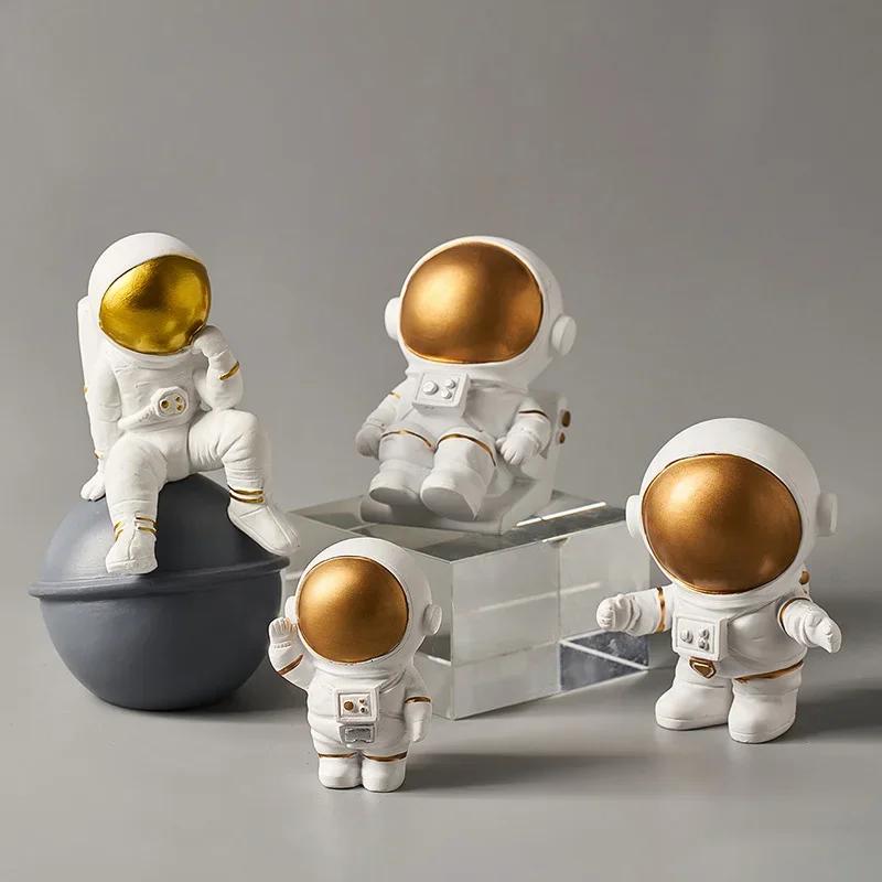 Nordic Resin Creative Astronaut Sculpture Figurine Store Craft Desk Home Decoration Accessories Modern Birthday Gift Cartoon