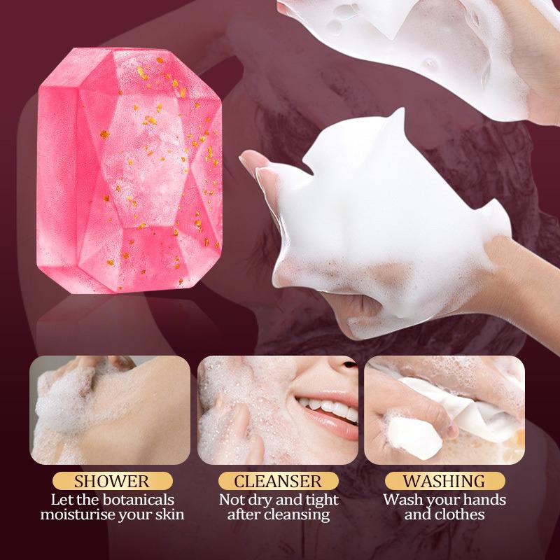 Le savon artisanal à l'huile essentielle Gold Foil Diamond nettoie la peau de la saleté et des impuretés et a un parfum longue durée. Convient à tous les types de peau