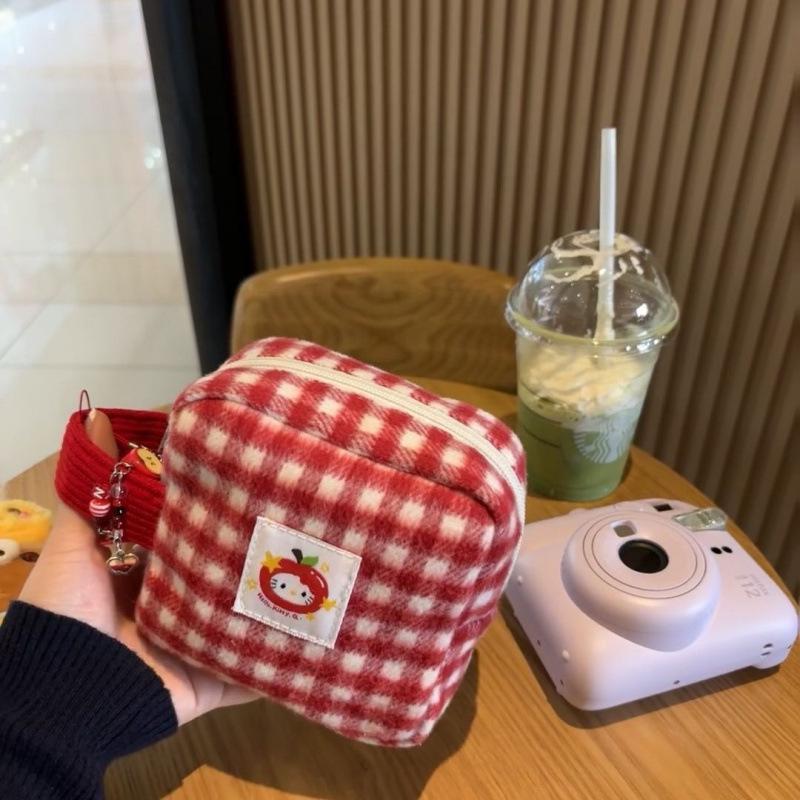 Women's Red Plaid Large-Capacity Makeup Bag – Cute Mini Storage for Lipstick, Camera, and Miscellaneous Items