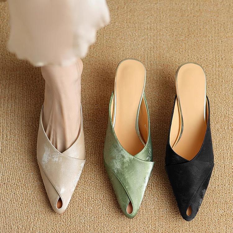 Baotou cool slippers female pointed retro summer 2025 new new Chinese stiletto outer wear muller mop