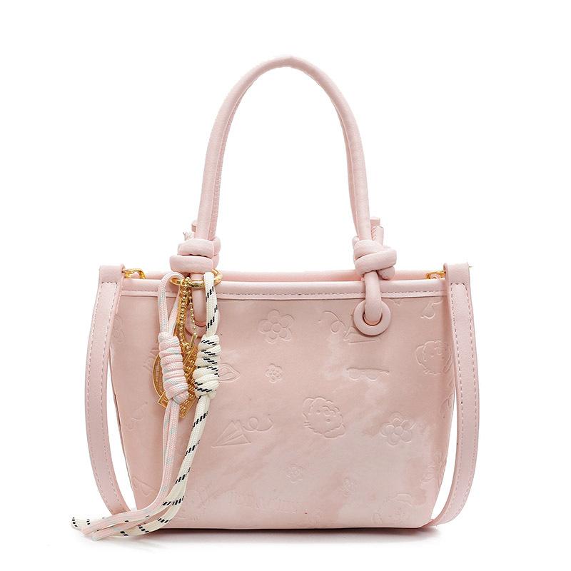 2025 new Korean version of casual niche fashionable embossed portable bucket bag girls commuting shopping versatile messenger bag