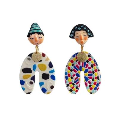 Une Paire de Poupées Indiennes de Style Ethnique Tendance et Personnalisées Avec des Portraits de Dessins Animés à Pois Colorés Boucles d'Oreilles Asymétriques