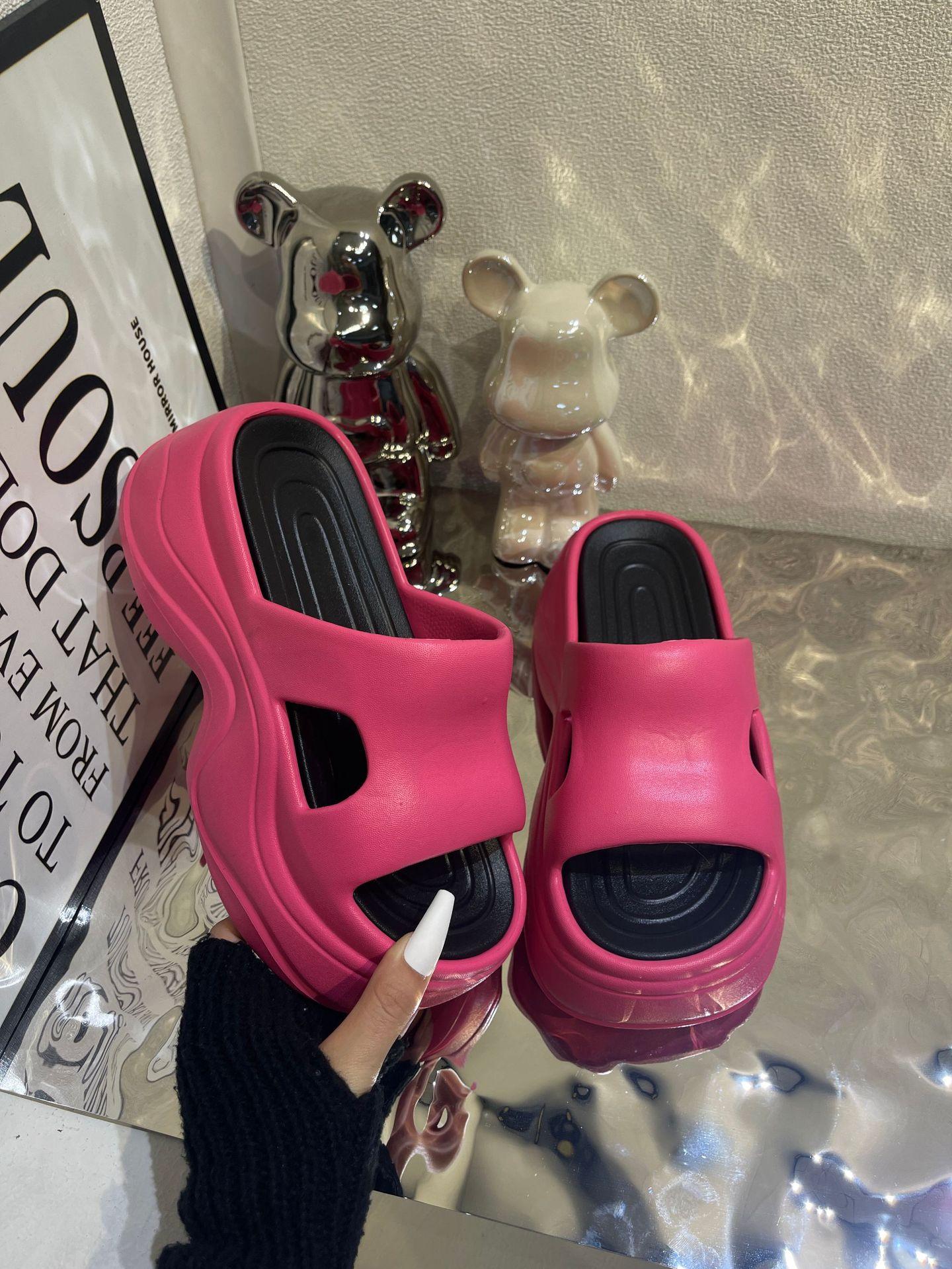 

Супермягкие нескользящие шлепанцы на толстой подошве из ЭВА — это новый тип модных и универсальных летних шлепанцев для улицы для женщин 39-40 розы красного