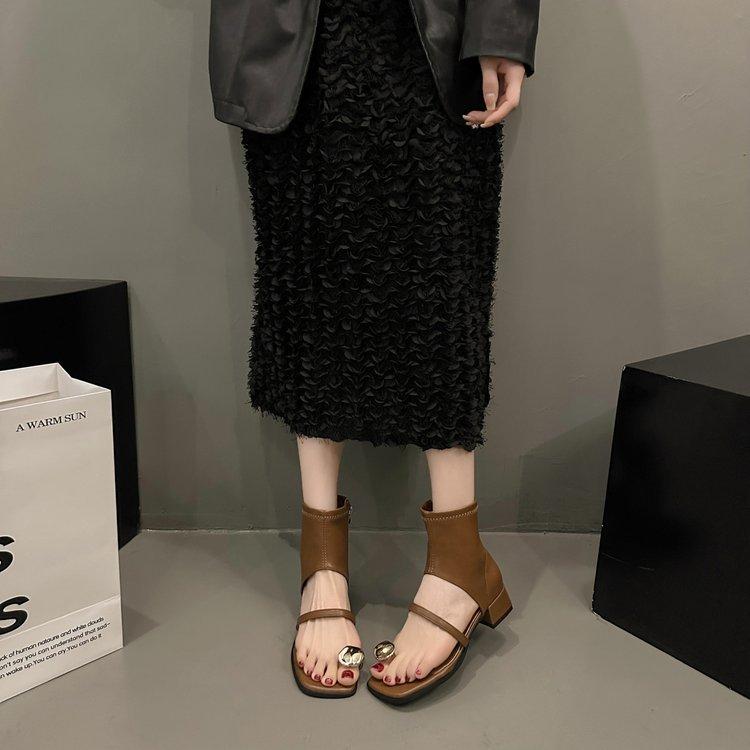 

Sandals women s outer wear summer new square head thick heel European and American cool boots fashionable hollowed out rear zipper cover toe short boo 39 коричневий