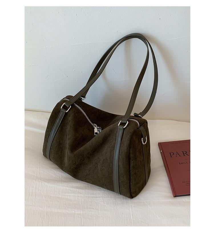 

2025 новый нишевый дизайн сумка Boston высококачественная текстура простая большая вместимость замшевая на плечо сумка-мессенджер оливковое зеленый