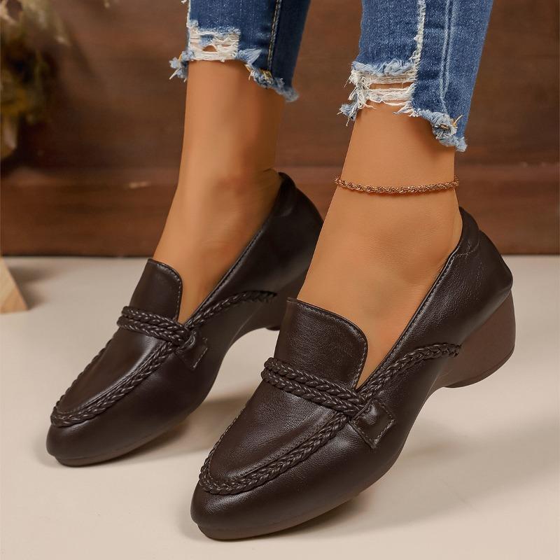 Женская обувь большого размера осенняя с круглым носком с глубоким вырезом слипоны на мягкой подошве с мягким верхом на блочном каблуке одинарная обувь 35 2830₽