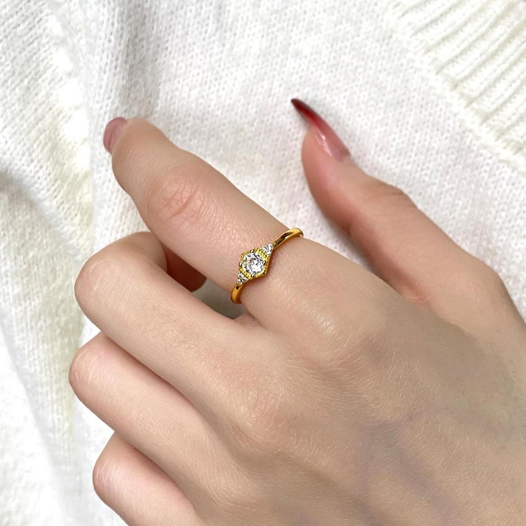18K Gold Plated Sterling Silver Ring with Round Cubic Zirconia: Retro Palace Style Light Luxury Index Finger Accessory