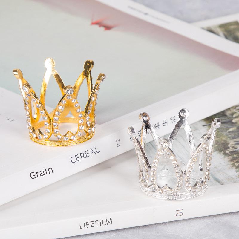 Mini Diamond Crown Cake Toppers: Little Princess & Heart Flags.
