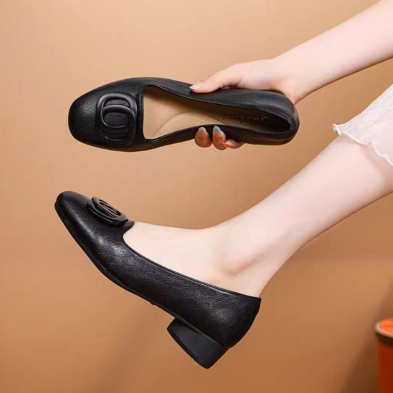 Soft leather shallow mouth single shoes women's 2025 new thick heel small leather shoes retro one-pedal work commuting women's shoes mother shoes