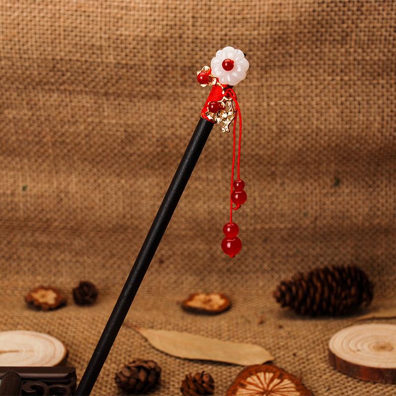 Vintage-Style Ebony Imitation Hairpin with Tassels and Wooden Step-Shaking Design for Hanfu and Ancient Costume Accessories