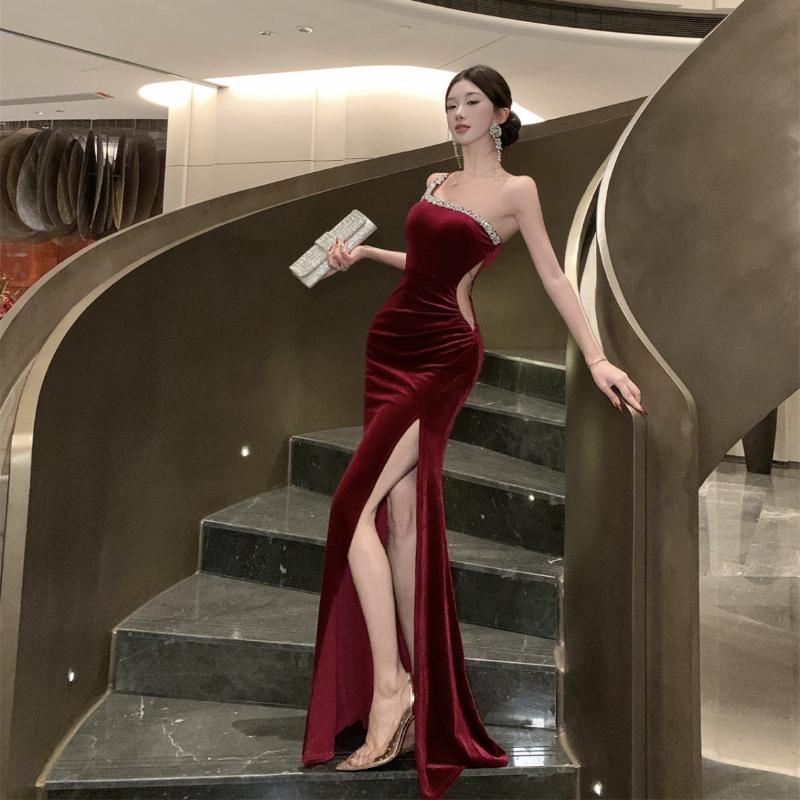 New Elegant and Sexy Velvet One-shoulder Evening Gown with Padded Cups Rhinestone Decoration High Slit Cut Out Mermaid Style Formal Party Long Dress