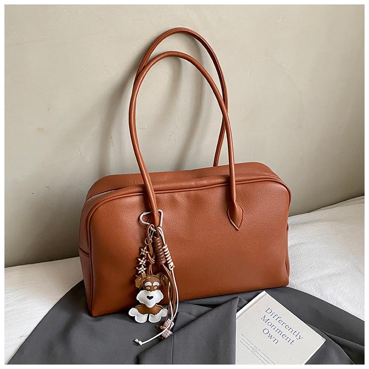 Retro and Fashionable Commuter Underarm Women's Bag, Elegant and Individual, Large-capacity Hand-held Tote Bag