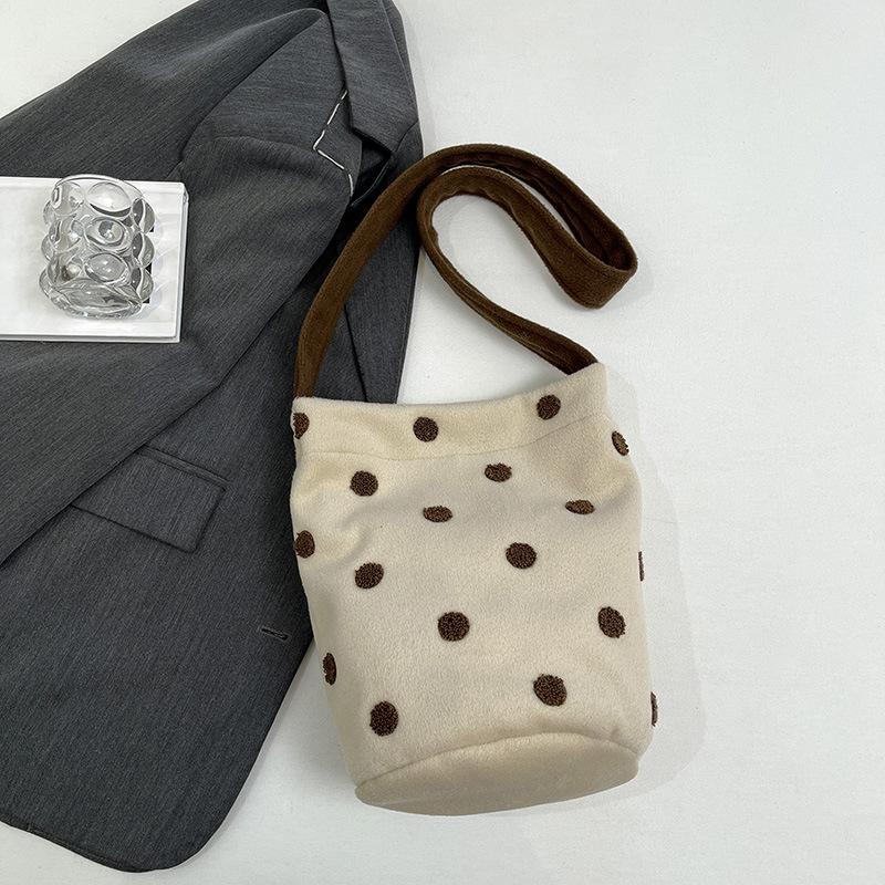 Winter Large-capacity Woolen Bag Women's 2025 New Fashion Polka Dot College Wind Bucket Bag Versatile Messenger Bag