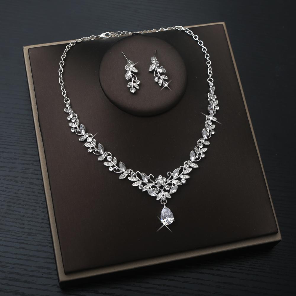 3pcs Romantic and Elegant Ladies' Water Droplet Zircon Necklace Earrings Zircon Set Classical Wedding Dress Accessories
