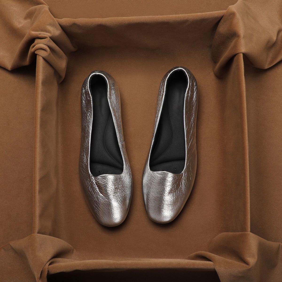 

Супермягкие и красивые, не устают ноги 2025 французские одинарные туфли женские новые на плоской подошве туфли бабушки удобные мягкая подошва маленькие кожаные туфли 35 серебряный