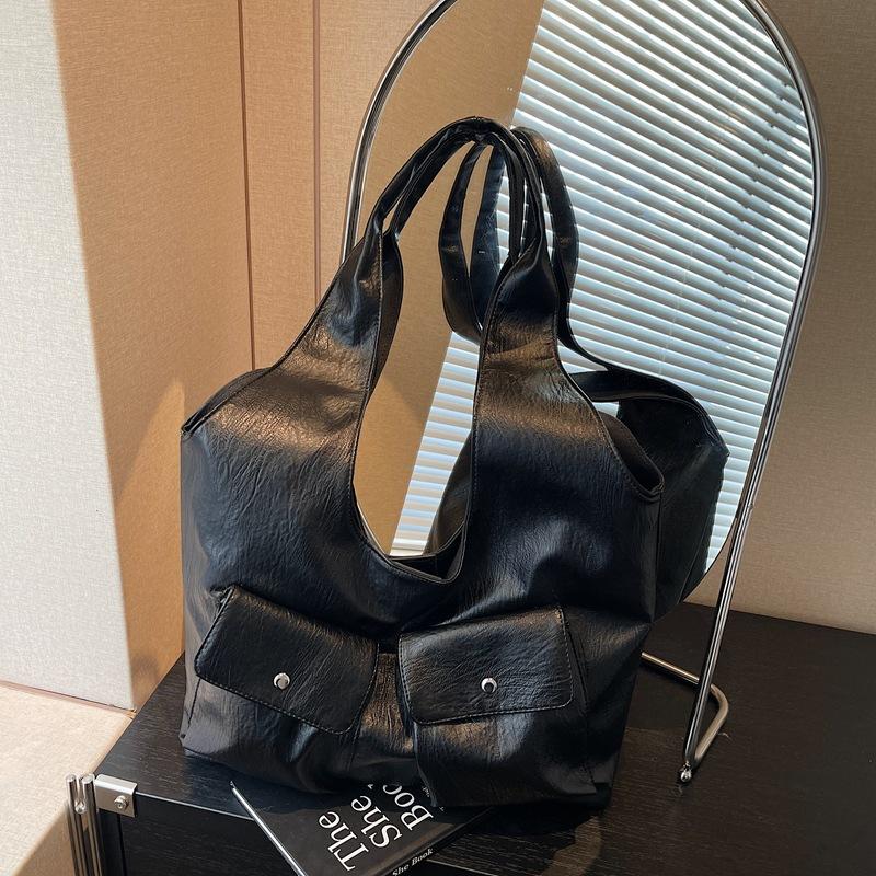 

Ретро сумка большой вместимости женская новая осенне-зимняя модная сумка под мышку универсальная сумка-тоут на плечо для通勤 чёрный