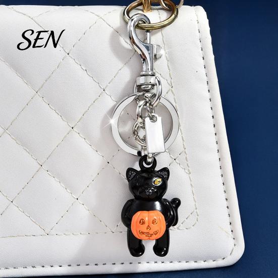 Metal Key Holder Halloween Cat Holding Pumpkin Keychain, Car Party Favor Ring Holder, Backpack Handbag Hanging Decorative Accessory