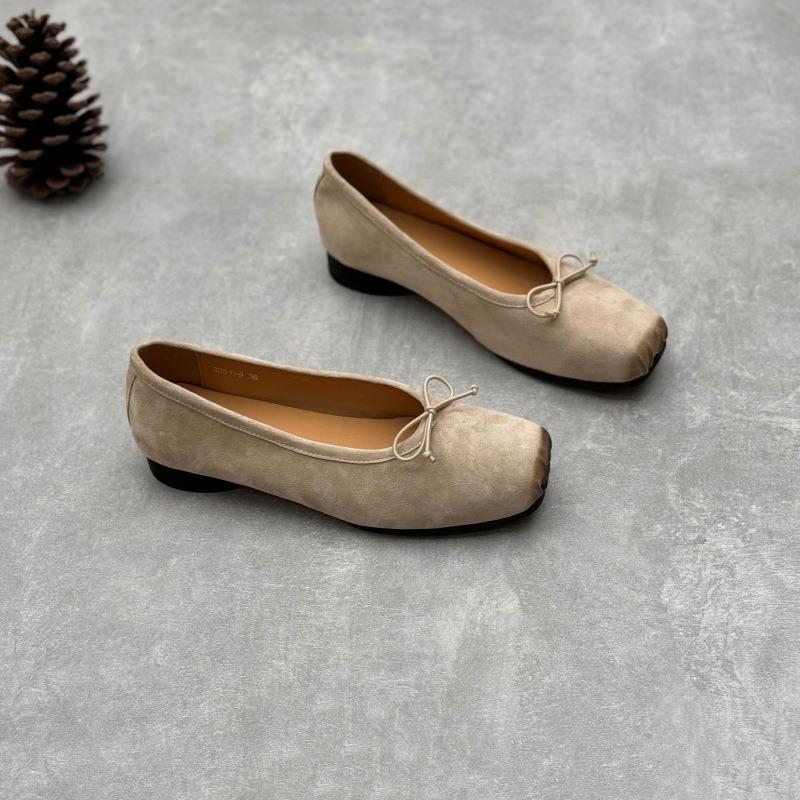 Kožené baleríny Dámské kožené boty na robustním podpatku se čtvercovou špičkou Mary Jane