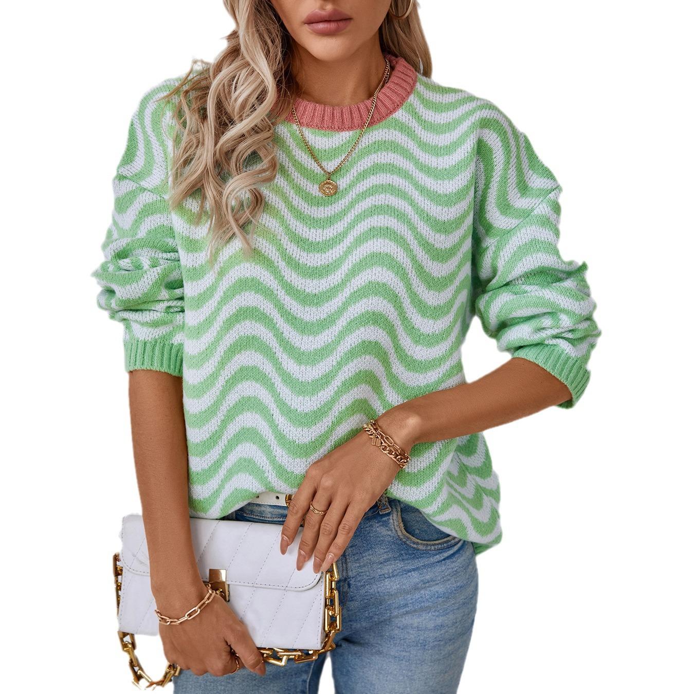 Женский свитер с круглым вырезом — фото 6