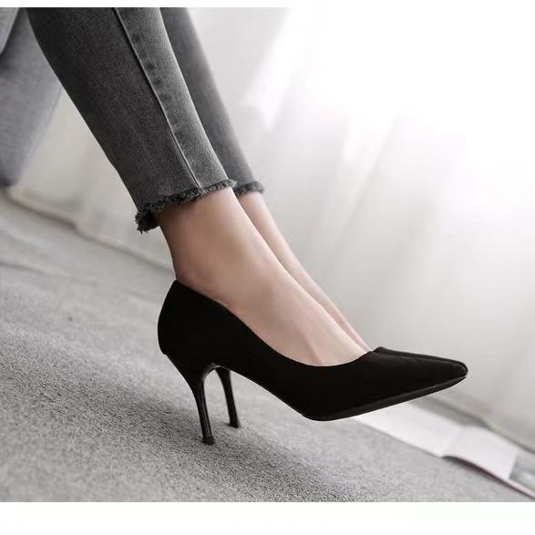 34-42 Stor Storlek Höga Klackar Dam Vår och Höst Ny Svart Tunn Klack Spetsig Grund Mun Suede Professionella Arbetsskor