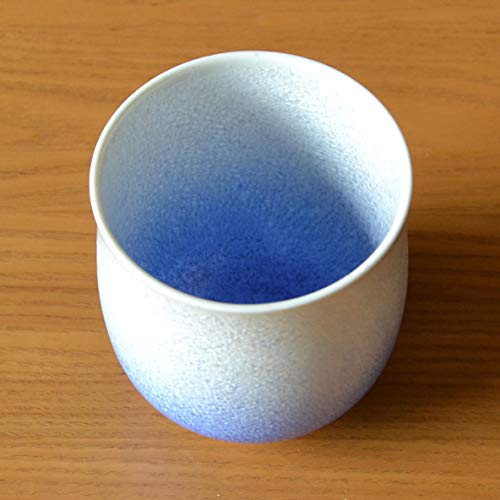 Arita-Porzellan-Teetasse, mit indigoblau gefärbtem Wassertropfenmuster, präsentiert in einer schönen Holzgeschenkbox. Baba Shinemon Brennofen, Hasami-Keramik, Präfektur Saga, große Größe.