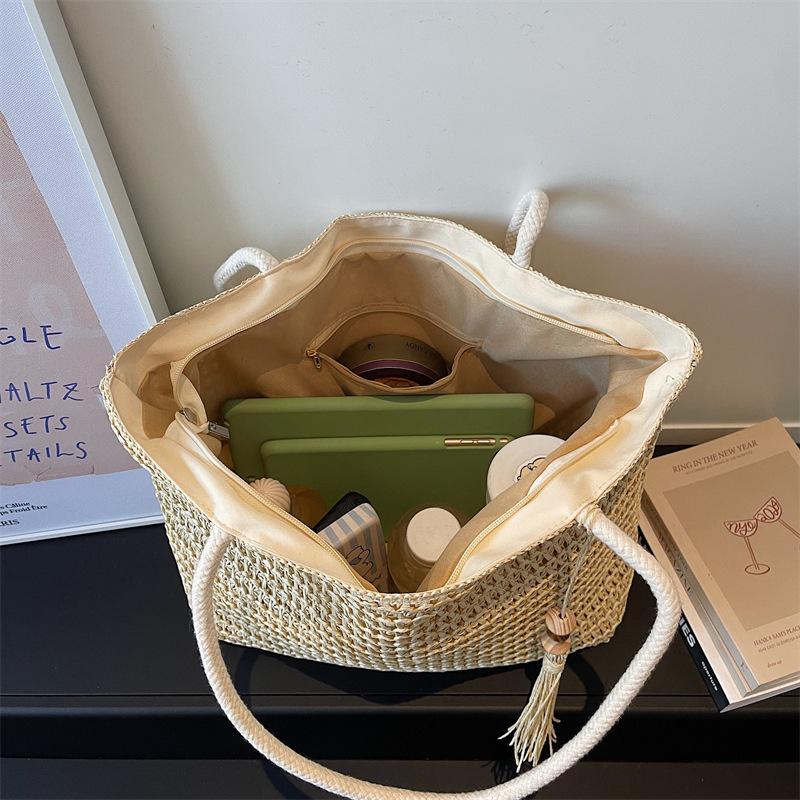 Large-capacity Portable Tote Bag for Casual Commuting, Woven with A Retro and Stylish Design, Single-shoulder Bag Casually