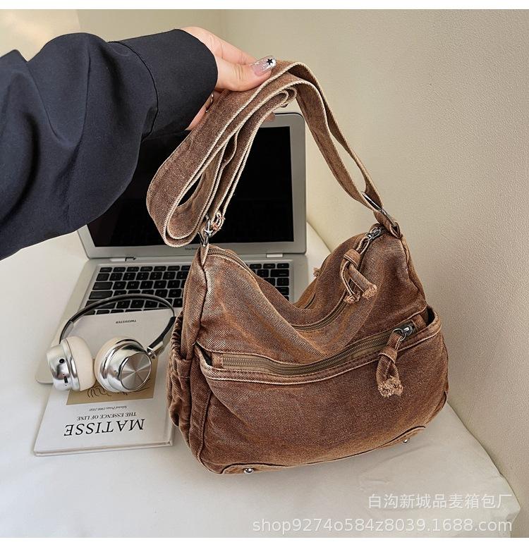 

Crossbody bag women s large-capacity washed denim bag casual versatile sports shoulder bag 2025 new tote bag коричневый