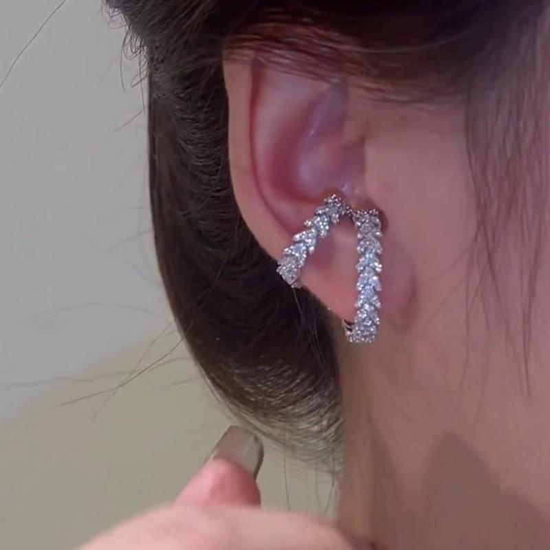 Trendy Rhinestone Ear Clips for Non-Pierced Ears – Stylish and Sophisticated Earrings
