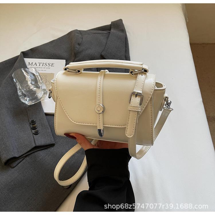 2025 Baguette Bag Messenger Bag Women's Korean Version New Fashion Simple Retro Versatile Commuter Shoulder Bag