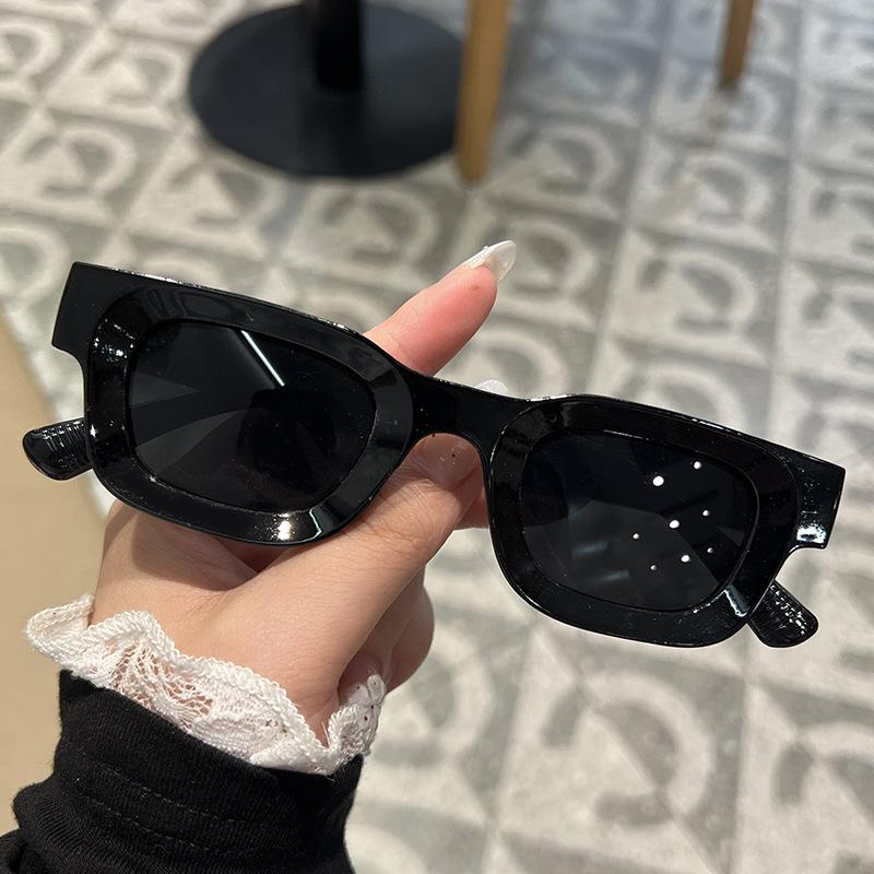 Fashion Sunglasses Classic Retro Square Glasses Women Men Vintage Travel Small Rectangle Sun Glasses Female Eyewear Anti-Glare