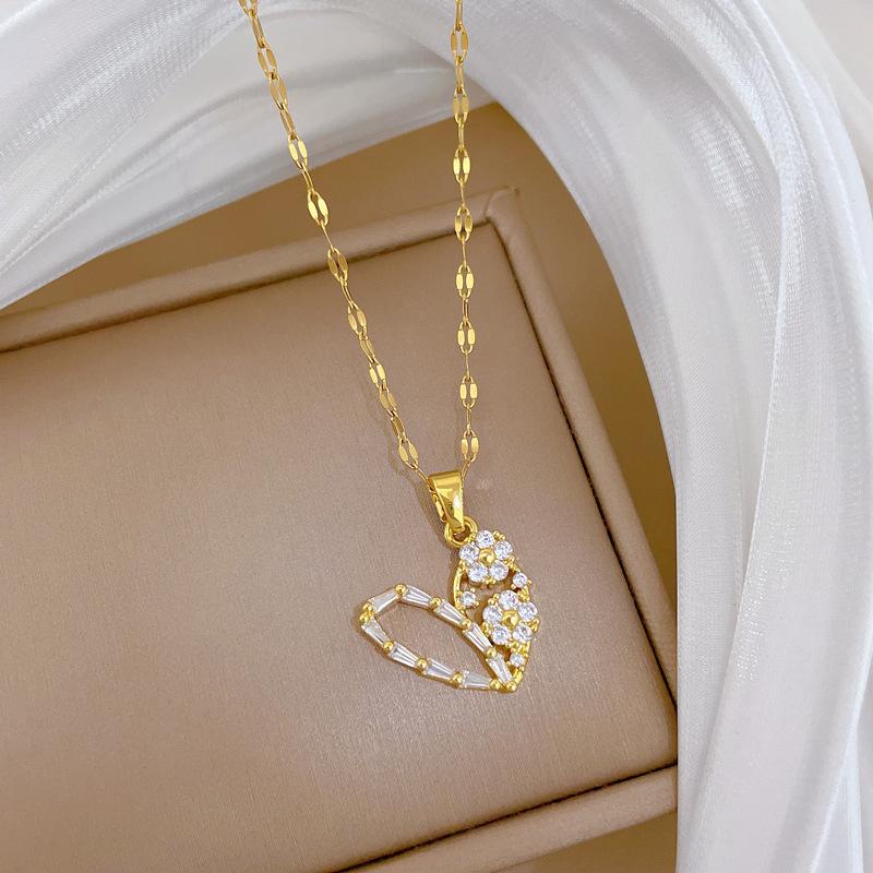 Stainless Steel Chain Necklace Creative Zircon Flower Love Heart Pendant Necklace for Women Girls Sweet Jewelry Gifts for Lover