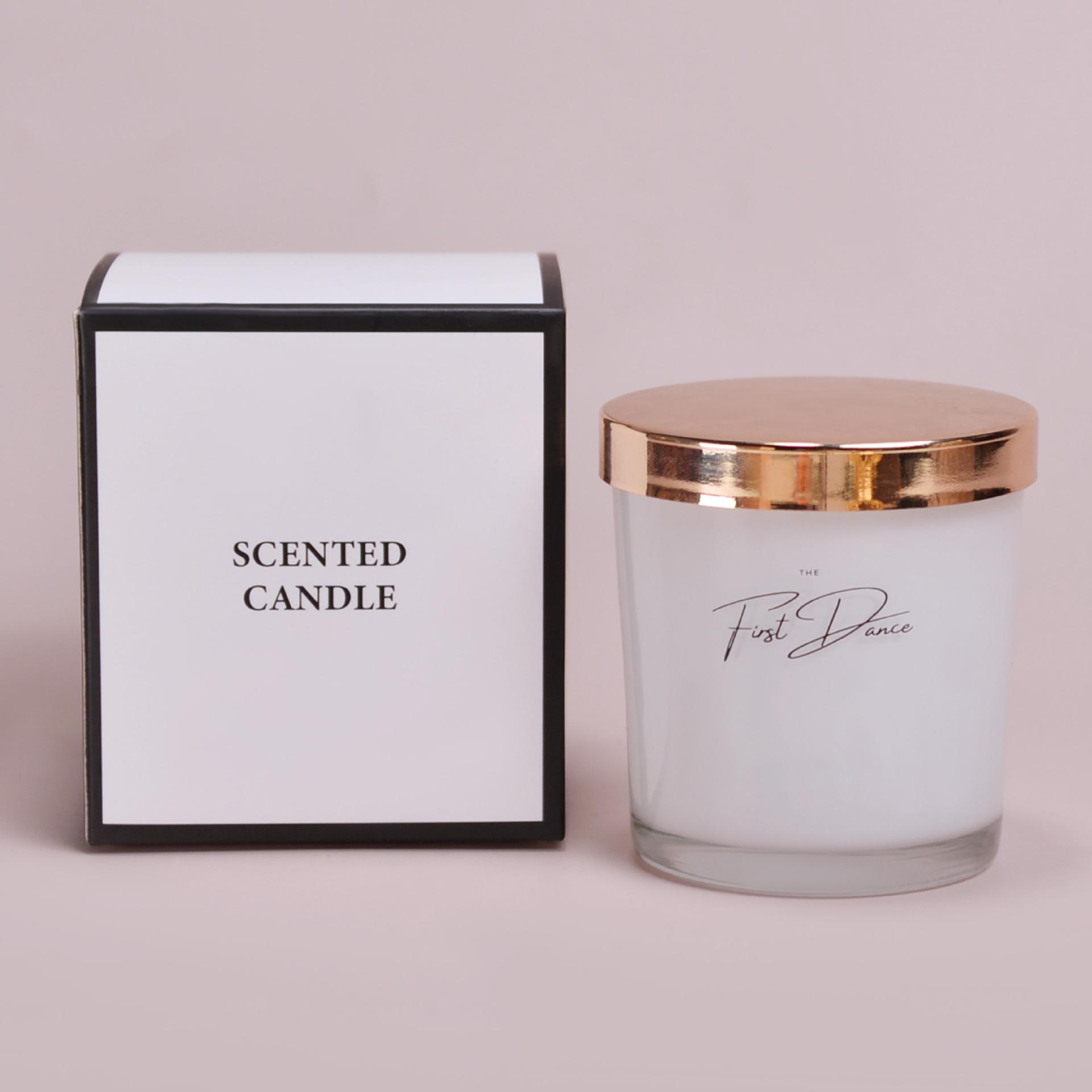 

Aromatherapy Candle with White Spray Inside, Metal Lid with Buckle Inside, Souvenir, High-end Aromatherapy Candle 8cm