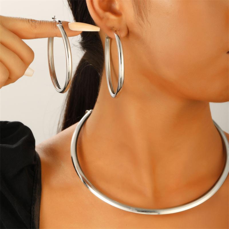 Elegantní jednoduchý masivní kruhový náhrdelník Choker pro ženy Trendy obojek 2025 Módní šperky na krk Doplňky pro ženy