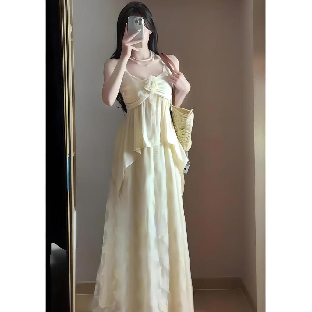 Seaside holiday style wear suit, unique and beautiful lace splicing suspender top, a-word skirt, two-piece summer