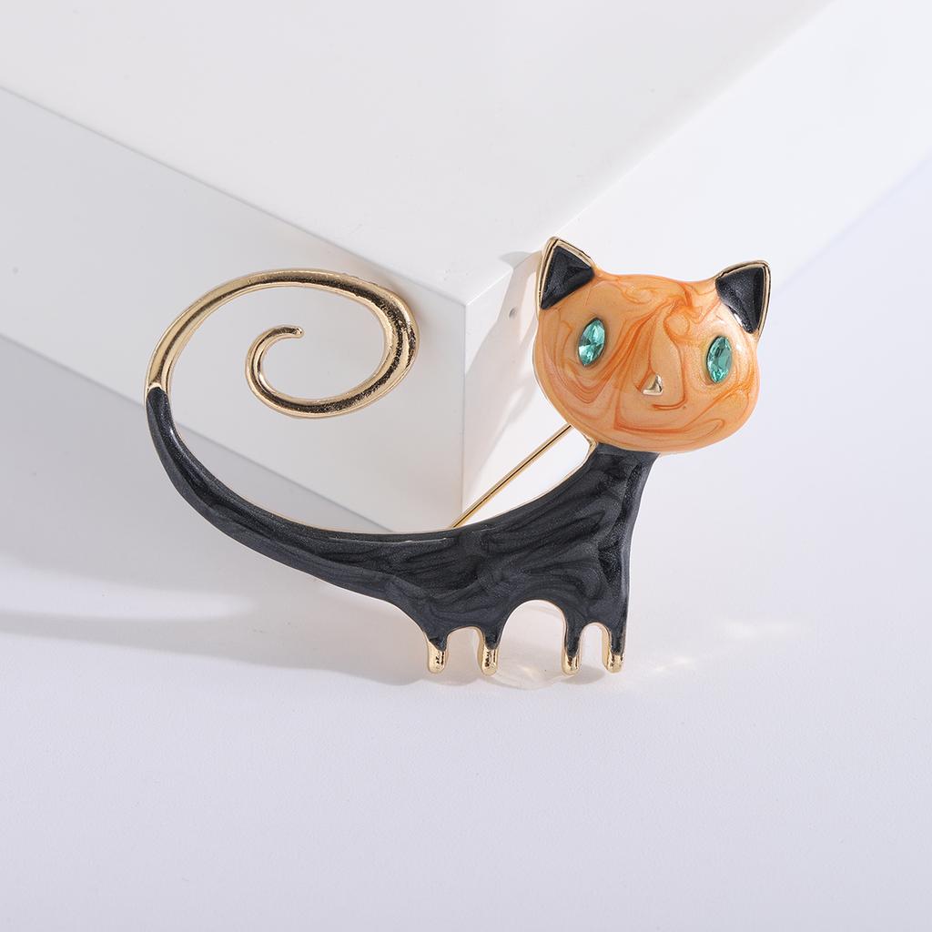 Fashion Enamel Kitten Brooches for Women Rhinestone Animal Pin Cat Lapel Pins Event Party Gifts Decoration Clothes Accessories