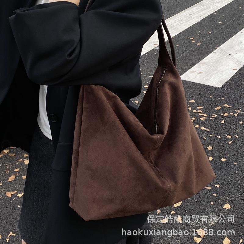 Frosted retro bag women's large capacity 2025 new autumn and winter versatile casual shoulder messenger bag commuter tote bag