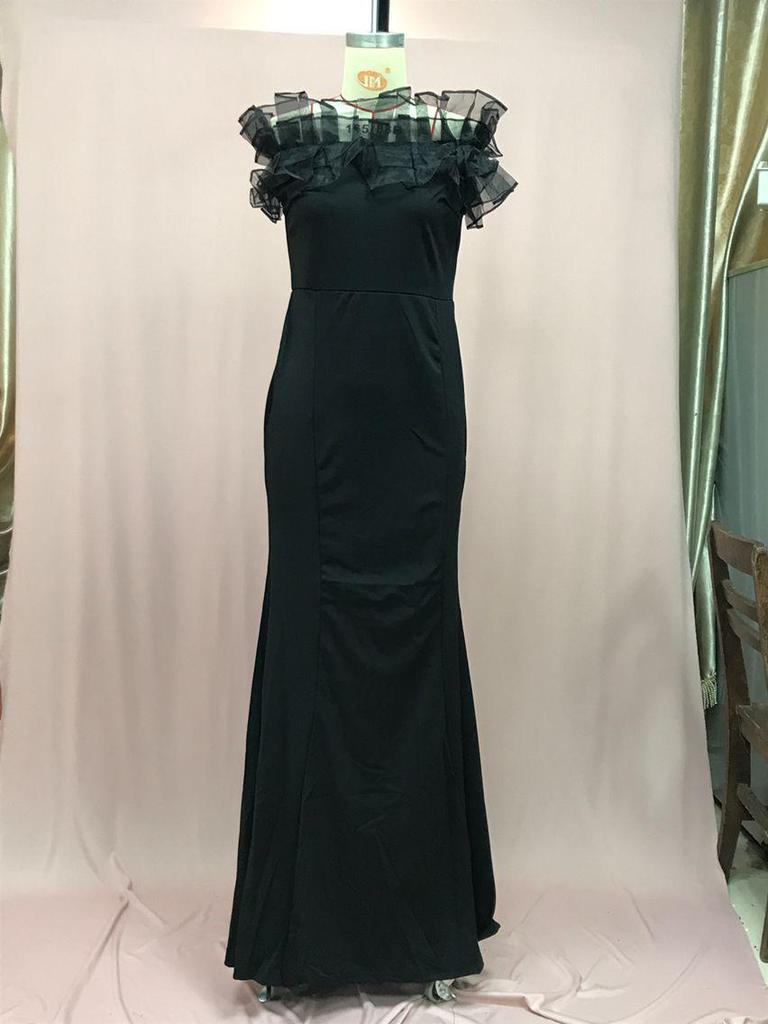 2025 Off-Shoulder Slim-Fit Ruffle Knit Dress with Small Train, European and American Style