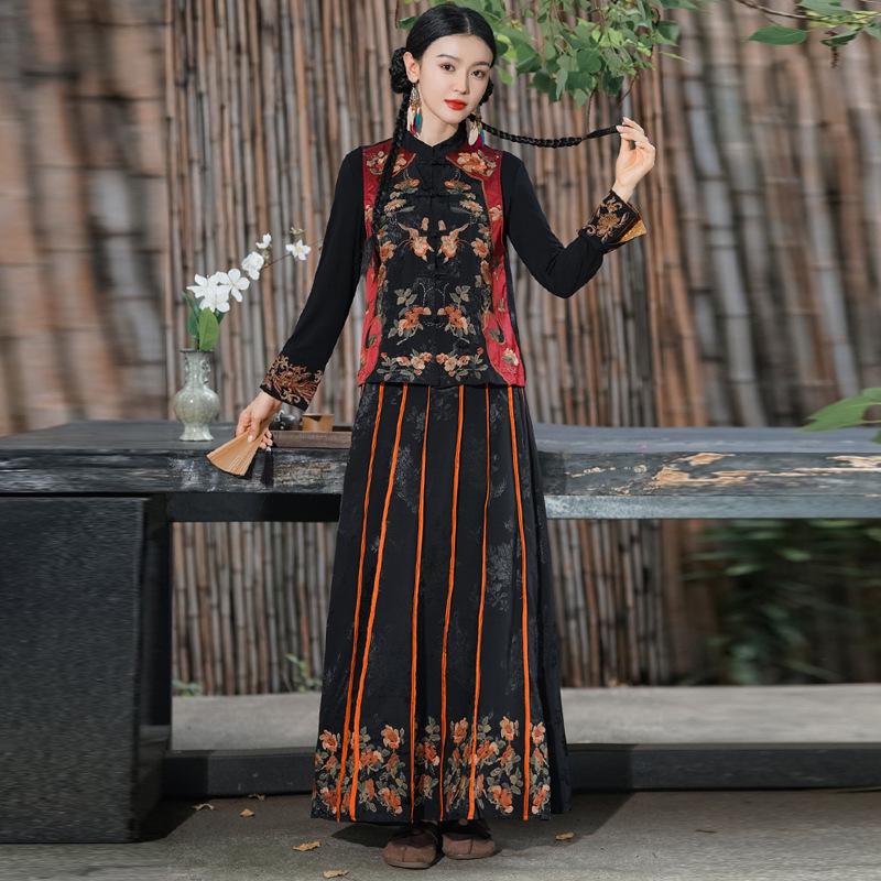 Dámská vyšívaná vesta etnického stylu se stojáčkem a žabkovým zapínáním