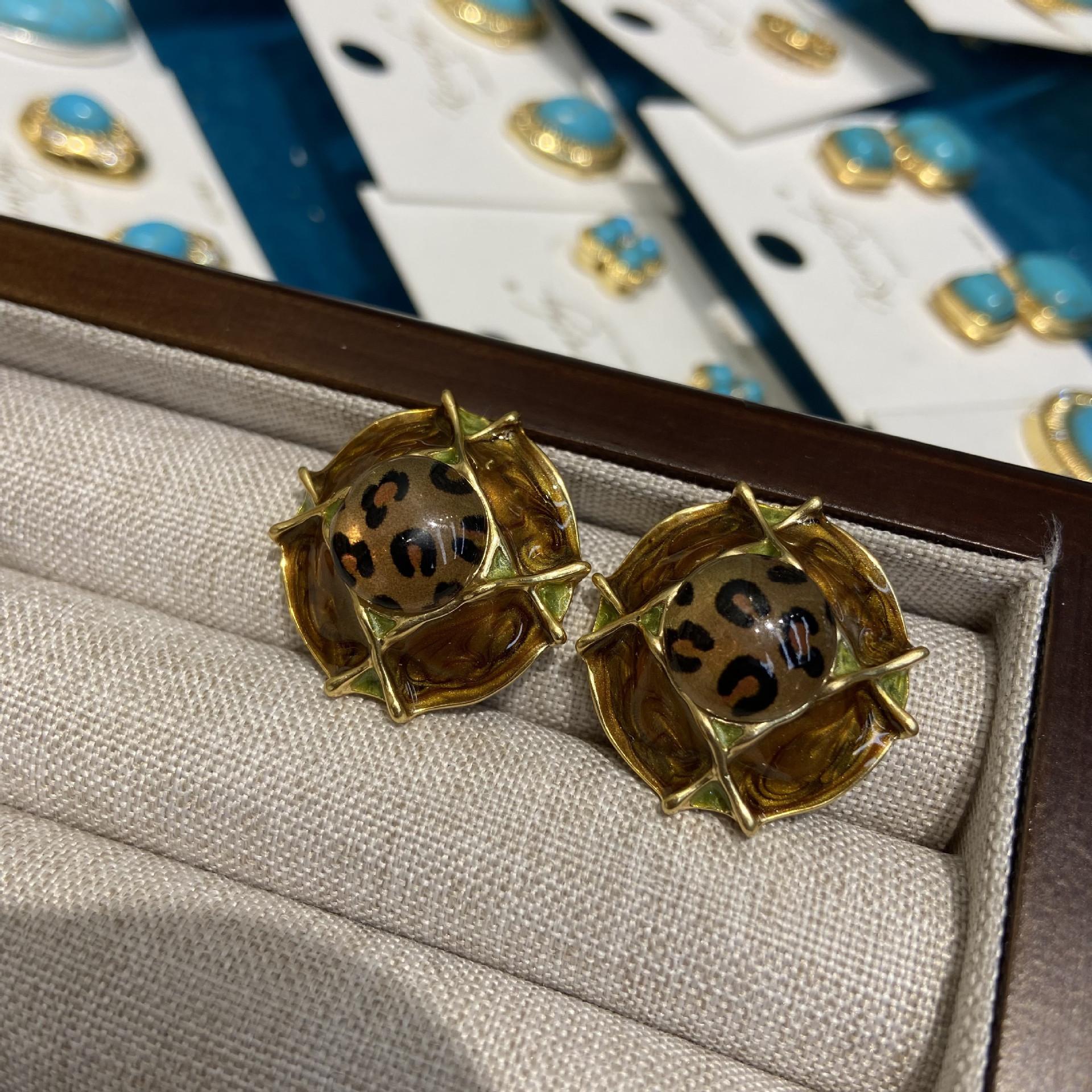 

Hong Kong Style Brown Oil Dripping Leopard Print Stud Earrings Copper Plated 18K Real Gold Color Retention Merad Color Earrings Retro Earrings