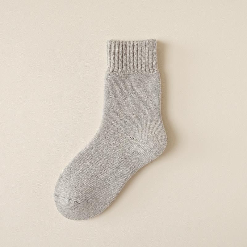 Japanese Style Solid Color Women's Cashmere Mid-Calf Socks - Fleece-Lined, Thickened for Warmth, Perfect for Autumn/Winter.