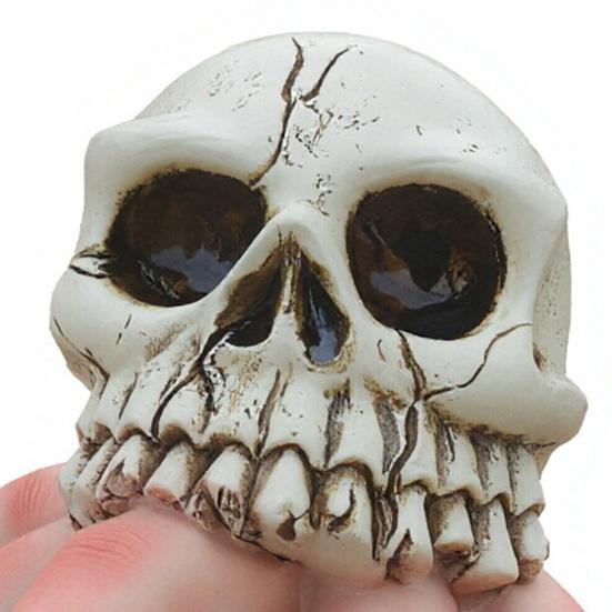 Skull Finger Ornament, Resin Carving Halloween Decoration, Lifelike Bone Texture Scary Dark Hunting Style Figure, for Outdoor Party Desktop Gift