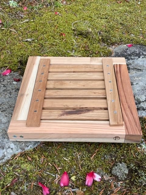 

Japanese Honeybee Breeding Box, Layered Hive, Triangular Bar Slats, Slat Frame Set