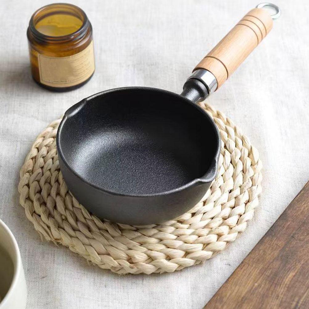Mini Oil Pot Melting Pan Small Pot Wooden Handle Kitchen Saucepan Frying Pan Pour Oil Small Wok Iron Sauce Wok 27.5X11X4CM