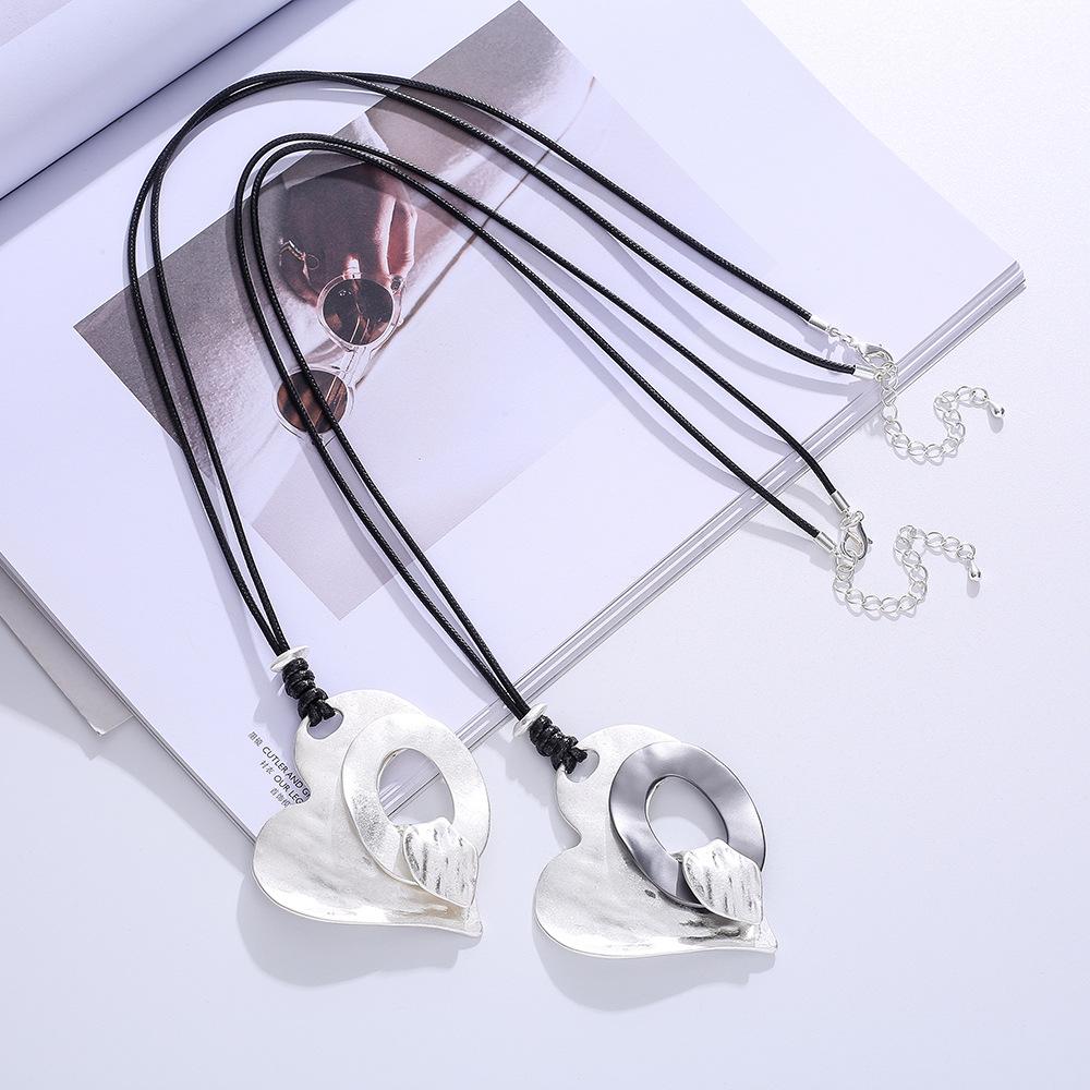 Fashion Necklace Metal Love Ladies Long Necklace Sweater Chain