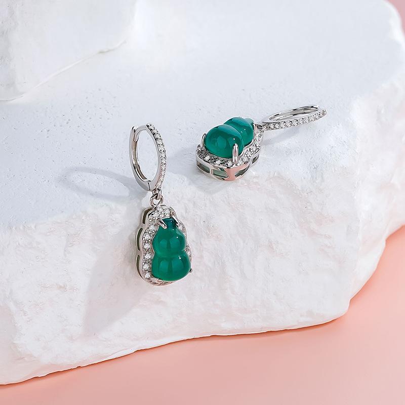 

New Style High-end Green Gourd Versatile Earrings with Fashionable Temperament, Simple and Classic