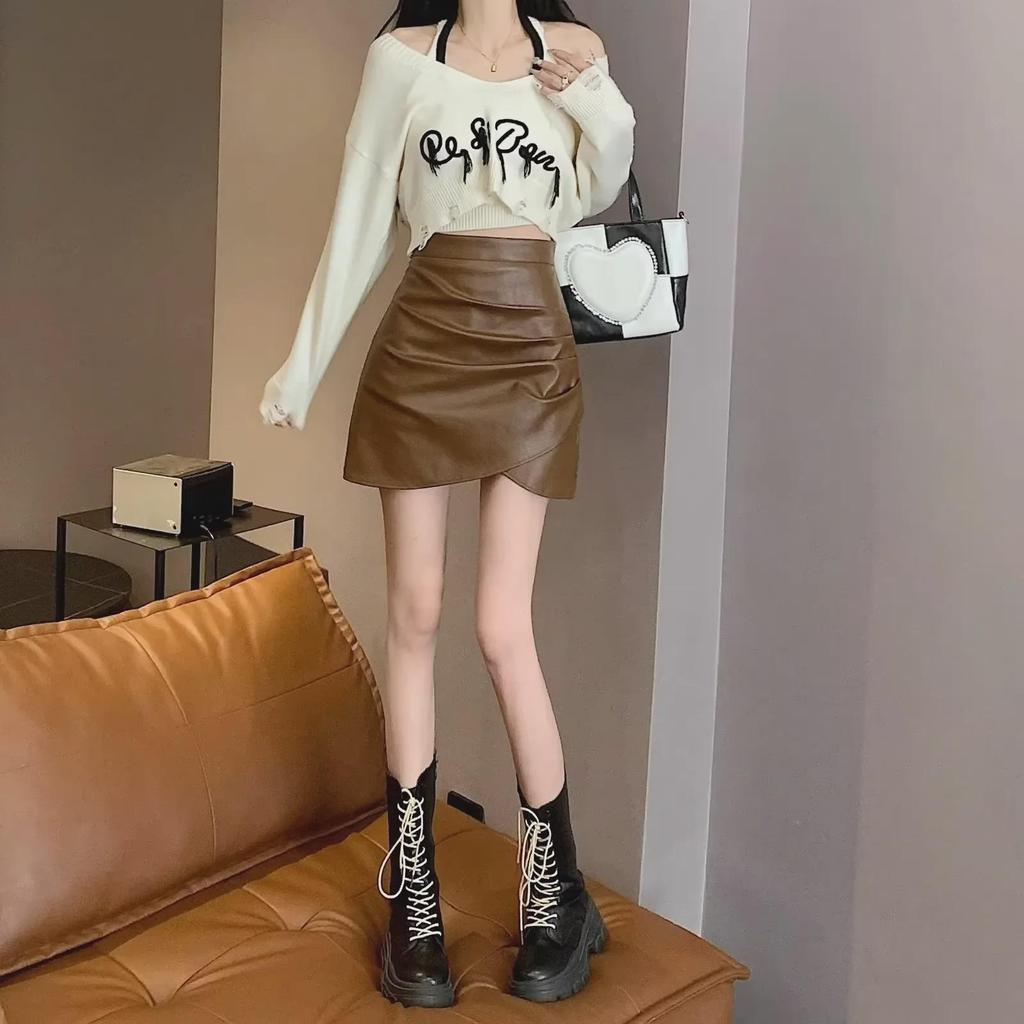 High-Waist Black PU Leather Pleated Skirt for Women - Korean Style Autumn/Winter A-Line Skirt with Anti-Exposure Design.