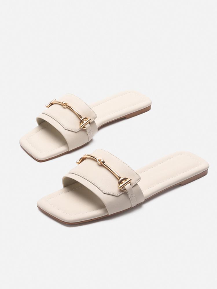 

Large size soft-soled slippers women s new metal buckle outer wear beach shoes square head flat bottom fashion sandals in the summer of 2024 42
