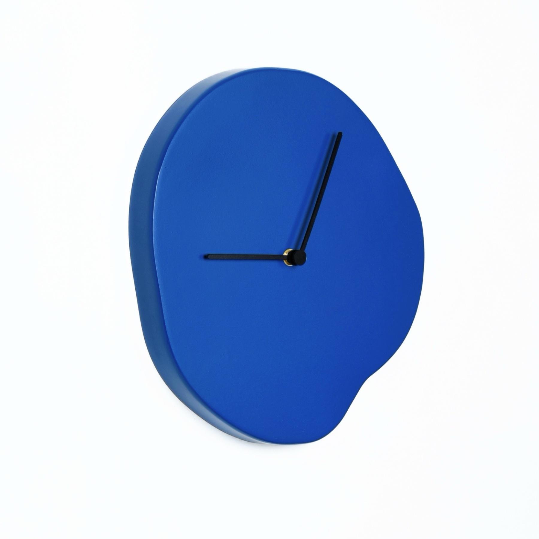 Ins Style  Blue Highend Home Wall Clock Simple Artistic Creative Home Wall Clock Klein Blue - 28 × 30cm - SZ16-4