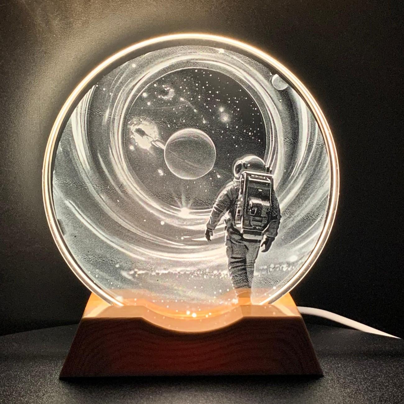 

Space astronaut crystal LED night light strip base, glass decorative lamp, suitable for bedrooms, living rooms, birthday and Mot Space astronaut жовтий